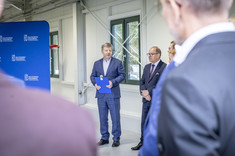 Nowy hangar Akademickiego Ośrodka Szybowcowego w Bezmiechowej