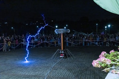 Teatr wysokich napięć,