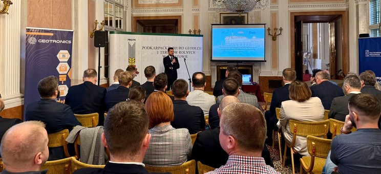 Uczestnicy konferencji podczas wystąpienia prof. Prz P. Lenia,