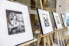 Wernisaż wystawy fotograficznej „Czarne Złoto – historia oleju skalnego na fotografii”