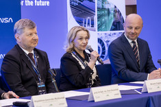 Od lewej: prof. P. Koszelnik, M. Trojanowska, K. Fijołek,